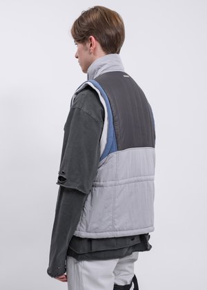 C2H4 Memory Supervisor Panelled Quilted Gilet Vest - gray/blue C2H4 Memory Supervisor Panelled Quilted Gilet Vest - gray/blue
