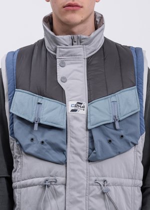 C2H4 Memory Supervisor Panelled Quilted Gilet Vest - gray/blue C2H4 Memory Supervisor Panelled Quilted Gilet Vest - gray/blue