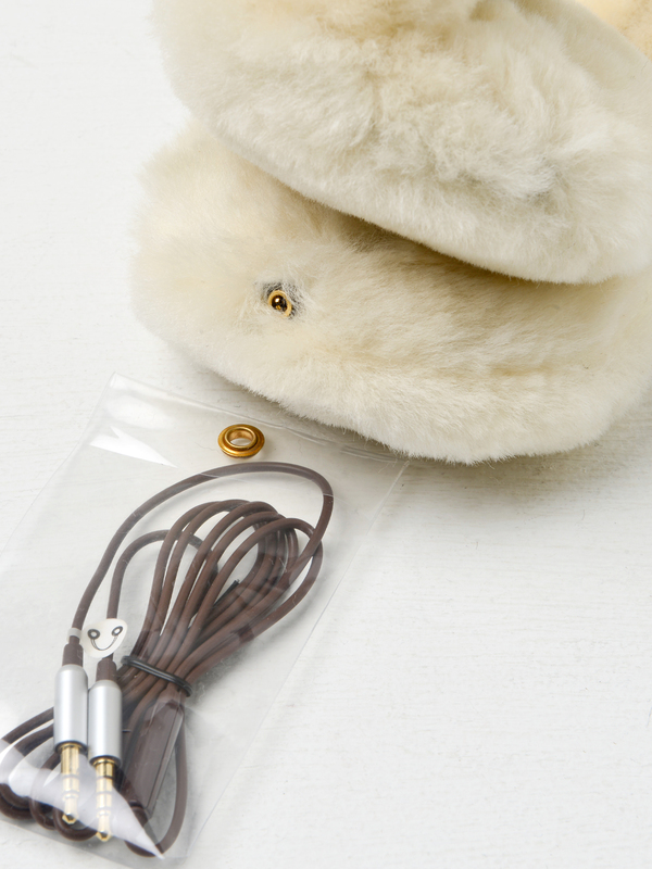 UGG EXPOSED SHEEPSKIN TECH EARMUFF - CHESTNUT UGG EXPOSED SHEEPSKIN TECH EARMUFF - CHESTNUT