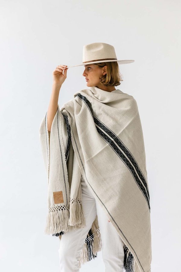 Pampa poncho - Black/white Pampa poncho - Black/white