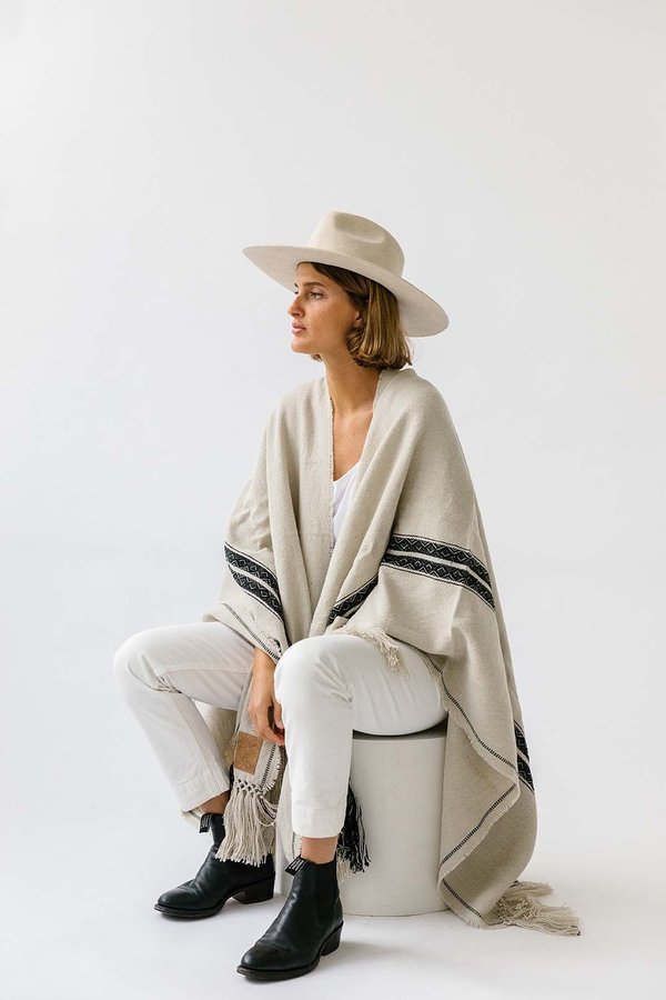Pampa poncho - Black/white Pampa poncho - Black/white