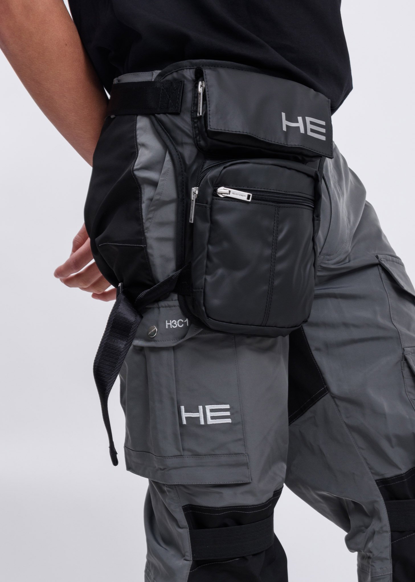 Heliot Emil Leg Bag - Black | Garmentory