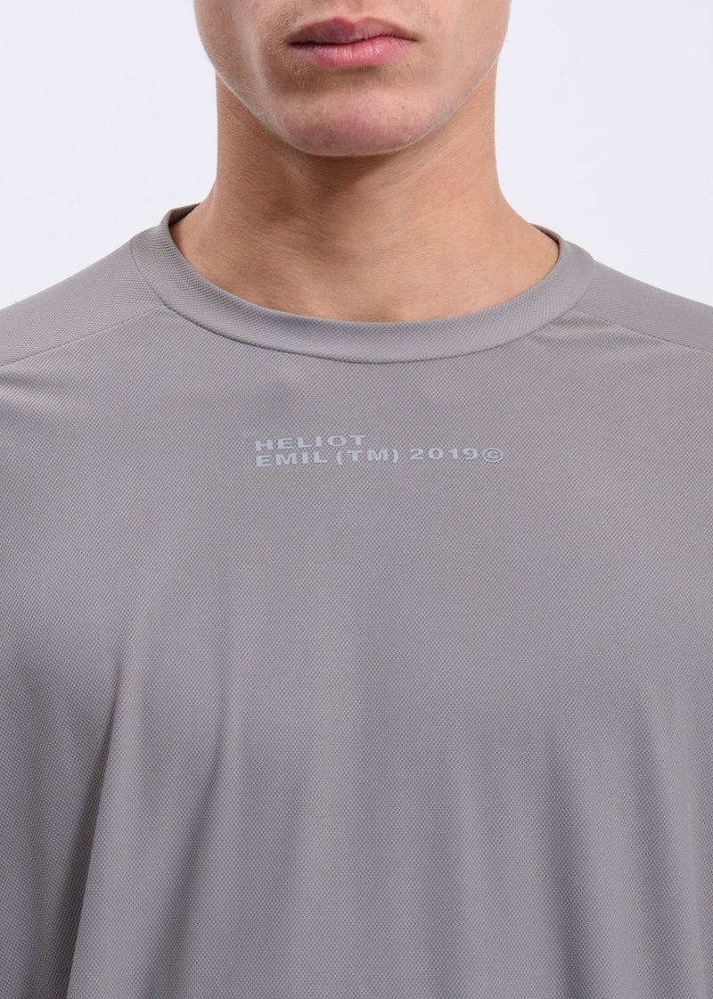 【HELIOT EMIL】グレースウェットシャツ Heliot Emil Crewneck With Padded Long Sleeves - Grey