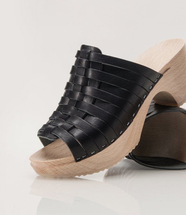 ZUZII FOOTWEAR Woven Clogs - Black ZUZII FOOTWEAR Woven Clogs - Black