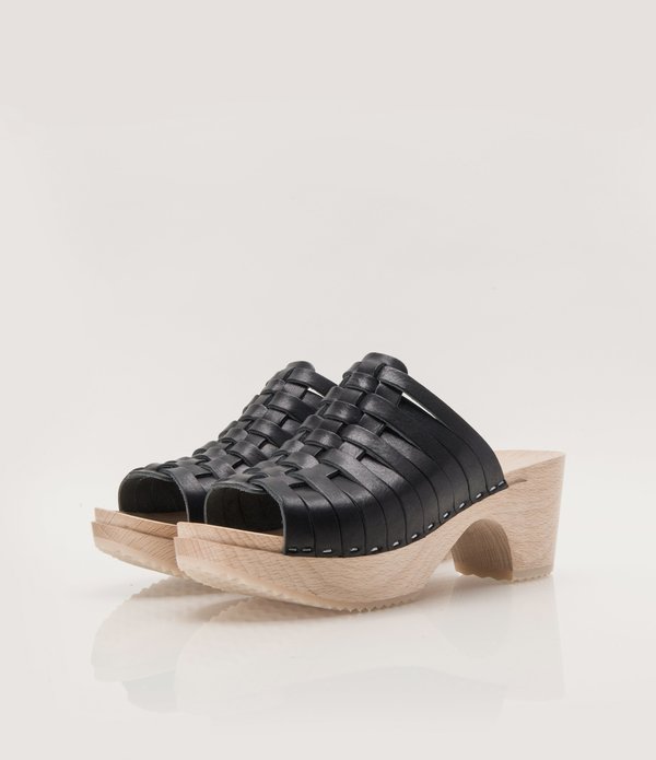 ZUZII FOOTWEAR Woven Clogs - Black ZUZII FOOTWEAR Woven Clogs - Black