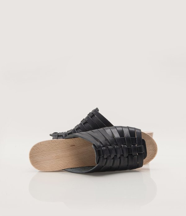 ZUZII FOOTWEAR Woven Clogs - Black ZUZII FOOTWEAR Woven Clogs - Black