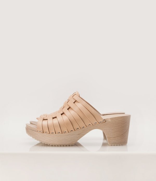 ZUZII FOOTWEAR Woven Clogs - Natural ZUZII FOOTWEAR Woven Clogs - Natural