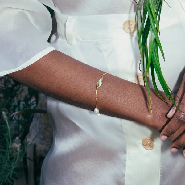 MING YU WANG Leaf Bracelet - 18k Gold Plated/Pink Pearl MING YU WANG Leaf Bracelet - 18k Gold Plated/Pink Pearl