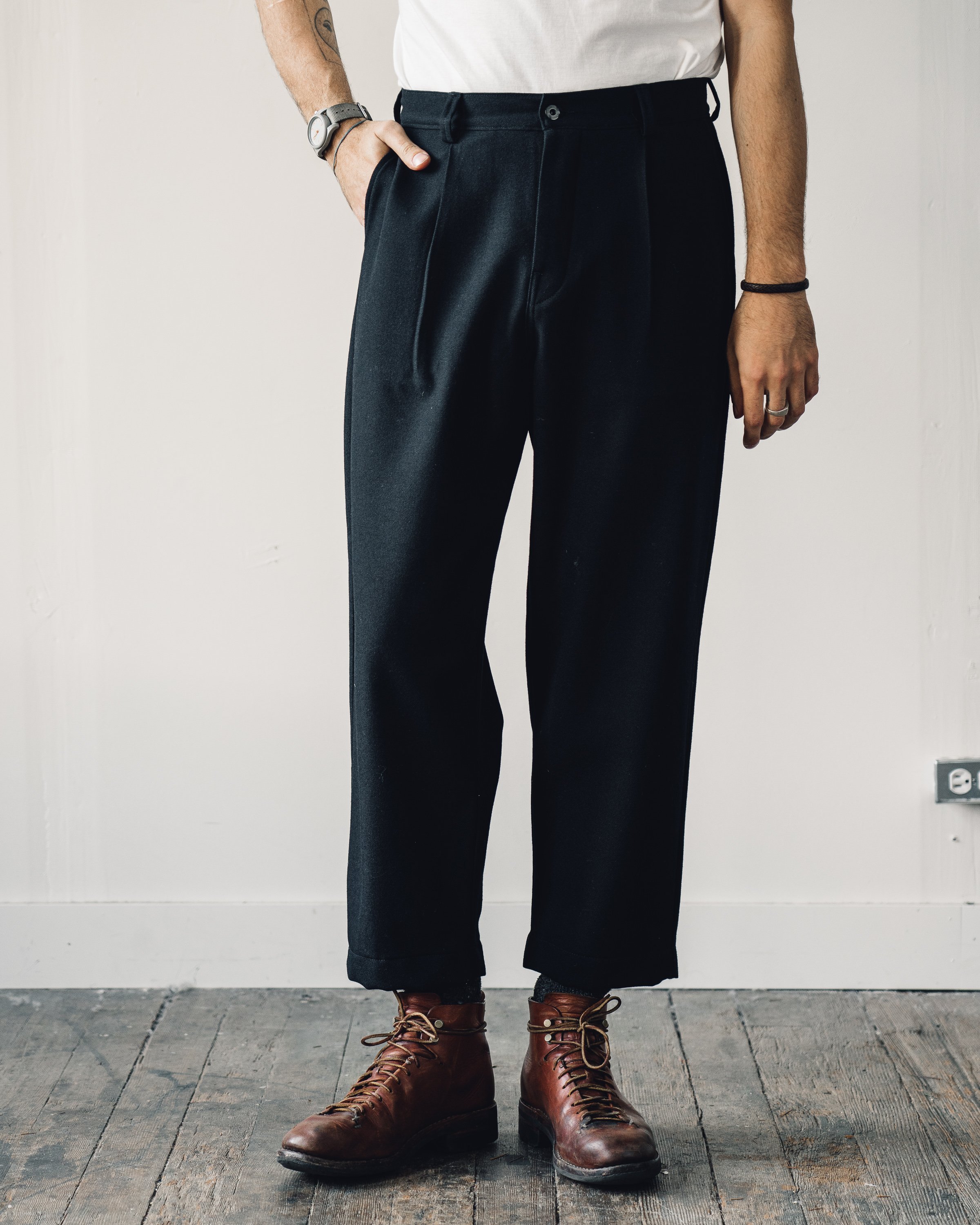 Evan Kinori Single Pleat Pant - Black | Garmentory