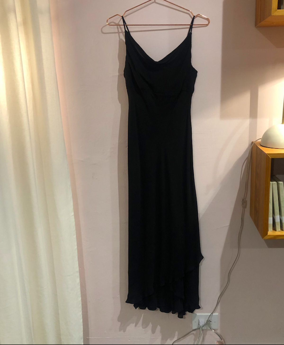 ann taylor chiffon dress Chiffon gowns are so fun. Love the airy look. Perfect with the blue and teal tones. Let me know if you have any questions about this wedding dress! It's a one of a kind colorful bridal gown