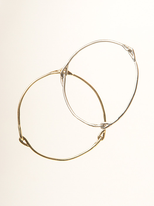 Ladyluna Knot Bangle in Gold Ladyluna Knot Bangle in Gold