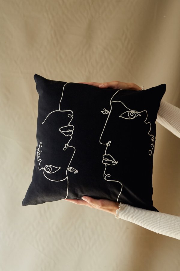 SELVA / NEGRA faces pillowcase - negra SELVA / NEGRA faces pillowcase - negra