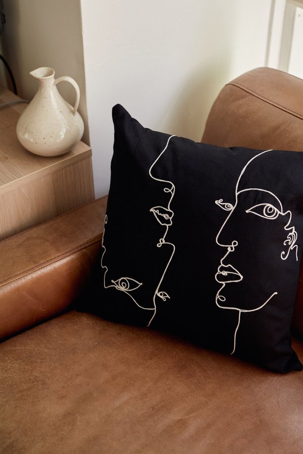 SELVA / NEGRA faces pillowcase - negra SELVA / NEGRA faces pillowcase - negra