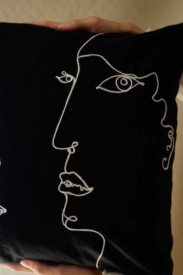 SELVA / NEGRA faces pillowcase - negra SELVA / NEGRA faces pillowcase - negra