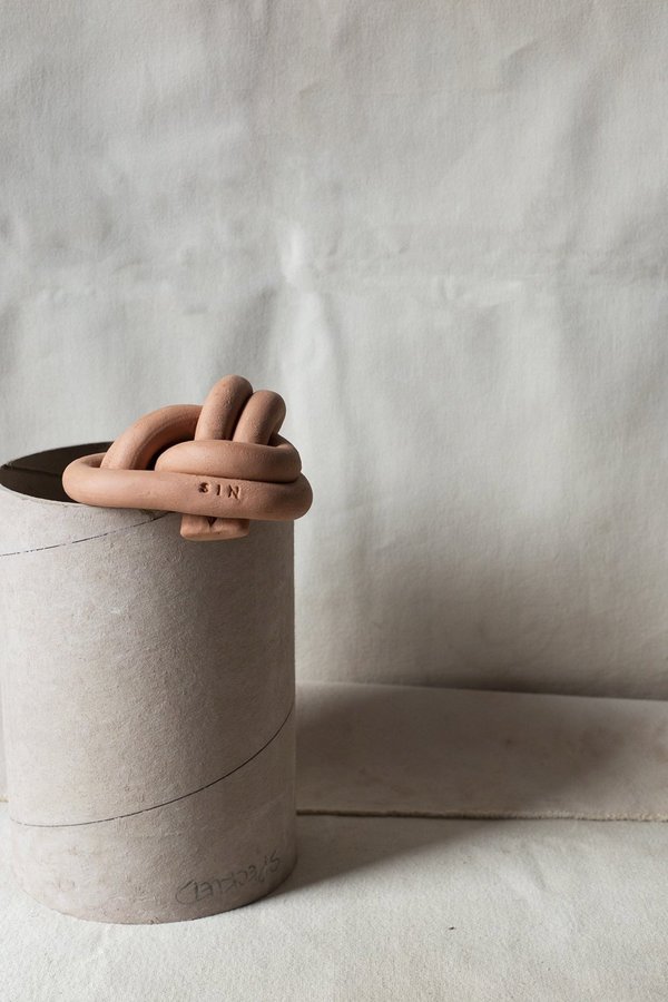 Sin Fist Knot - Terracotta Sin Fist Knot - Terracotta