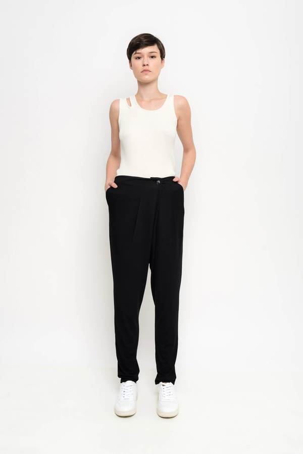Uma Raquel Davidowicz Adams Crossover Loose Pants - Black Uma Raquel Davidowicz Adams Crossover Loose Pants - Black