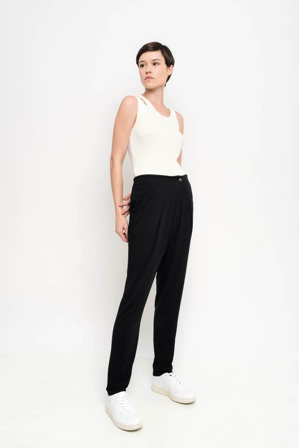 Uma Raquel Davidowicz Adams Crossover Loose Pants - Black Uma Raquel Davidowicz Adams Crossover Loose Pants - Black