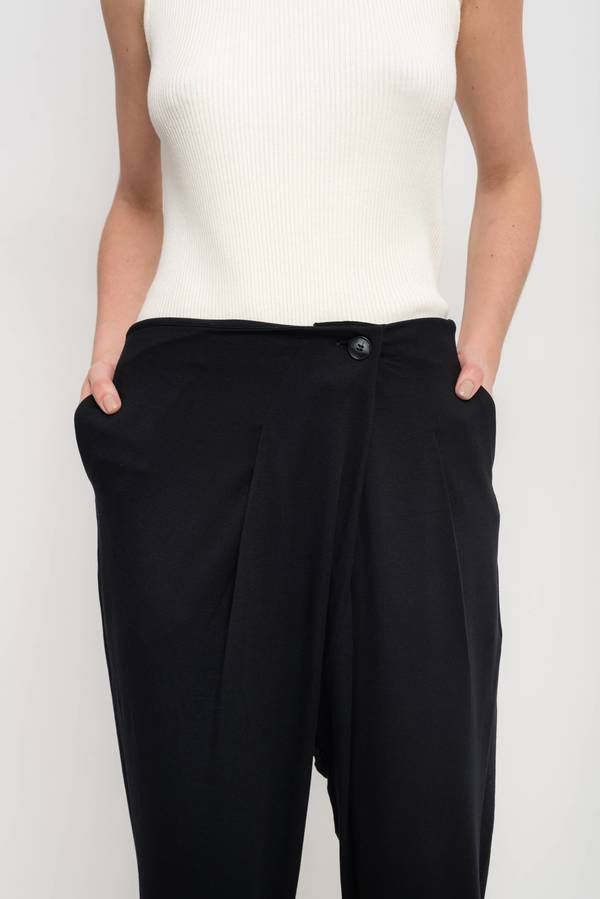 Uma Raquel Davidowicz Adams Crossover Loose Pants - Black Uma Raquel Davidowicz Adams Crossover Loose Pants - Black