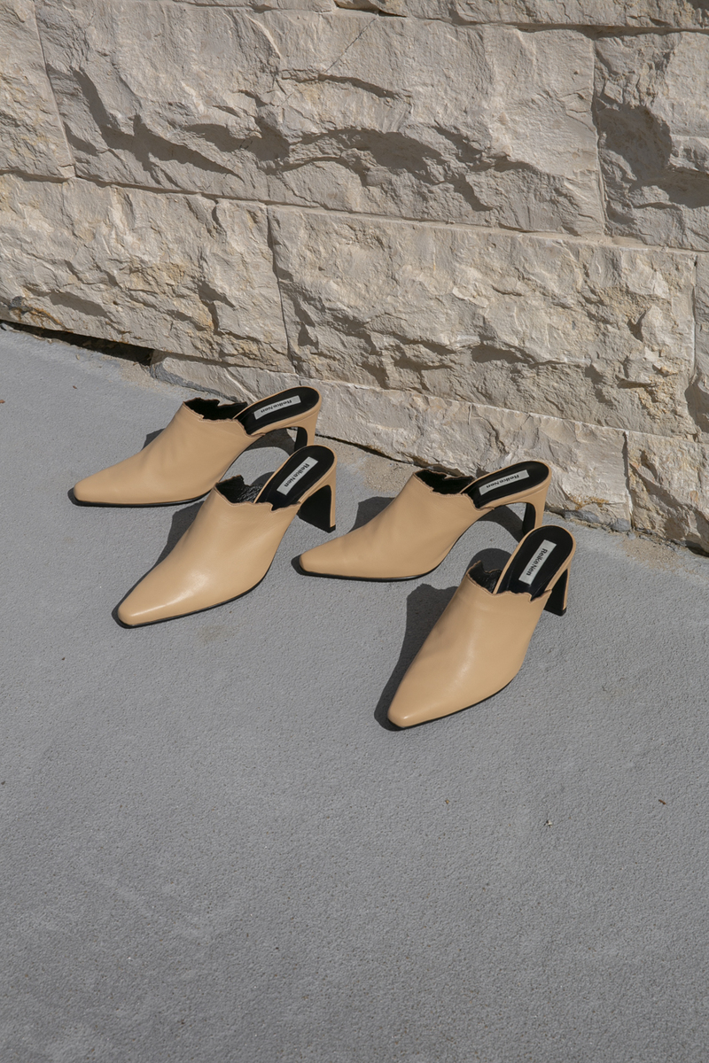 REIKE NEN LIGHT CUTTING MULES - BEIGE | Garmentory