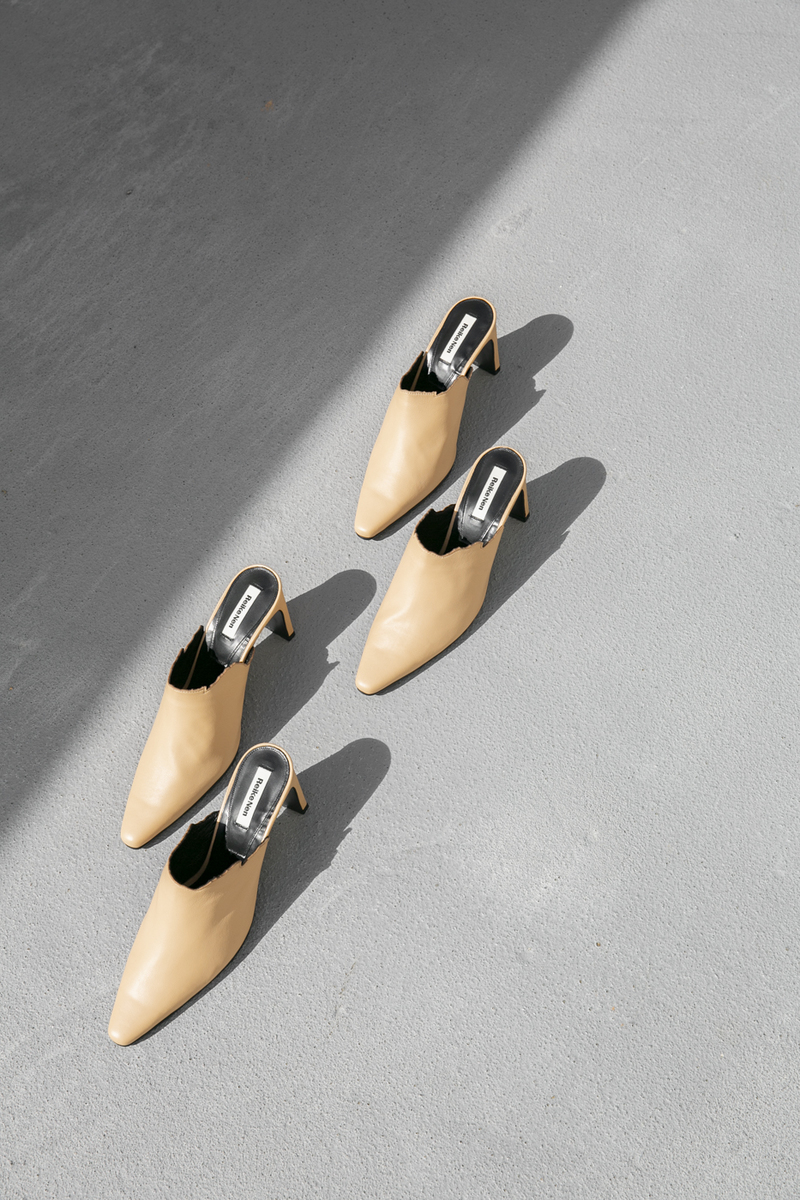 REIKE NEN LIGHT CUTTING MULES - BEIGE | Garmentory