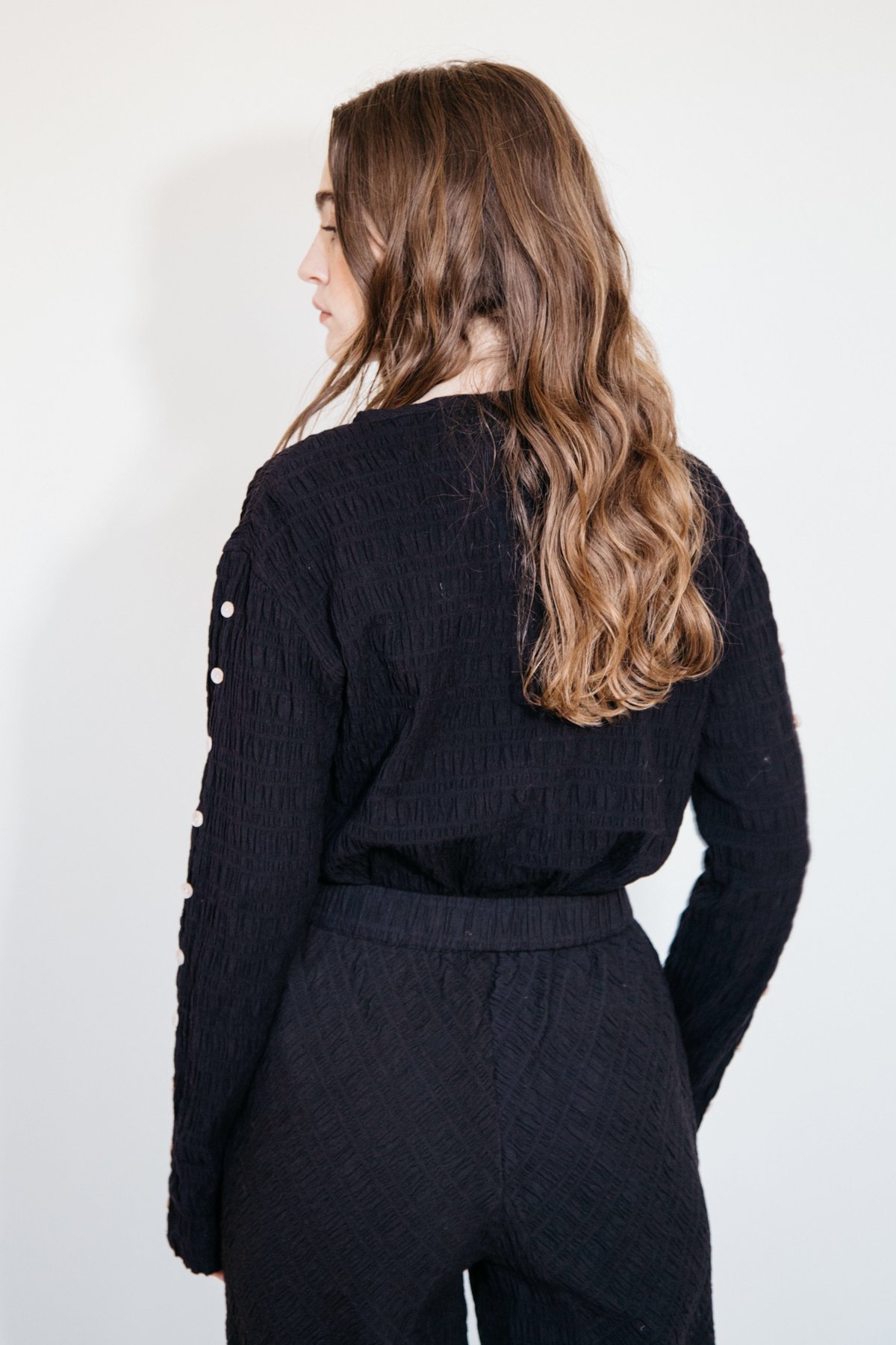 Nikki Chasin SIMA CREWNECK - BLACK CRINKLE - Image 4 of 4