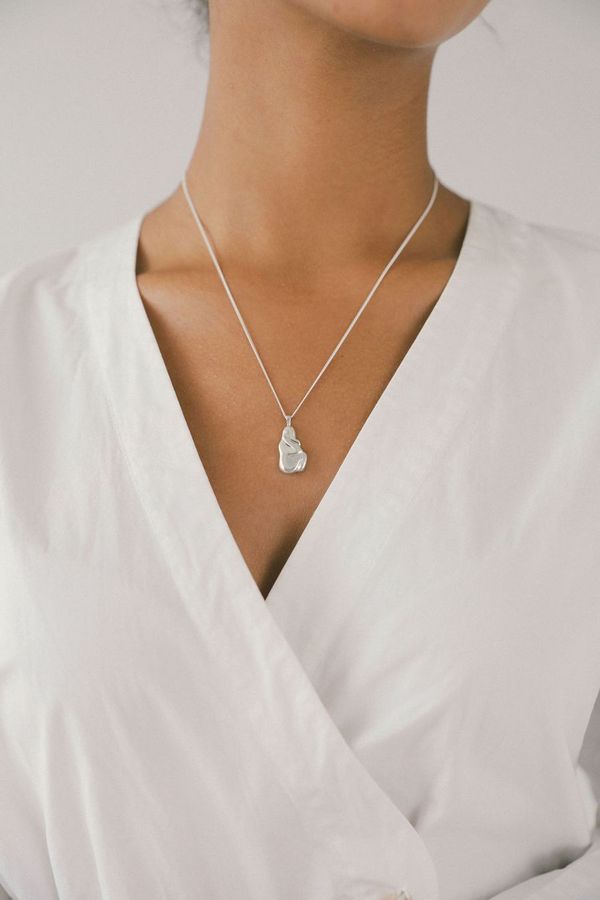 Wolf Circus Iris Pendant Necklace - Silver Wolf Circus Iris Pendant Necklace - Silver