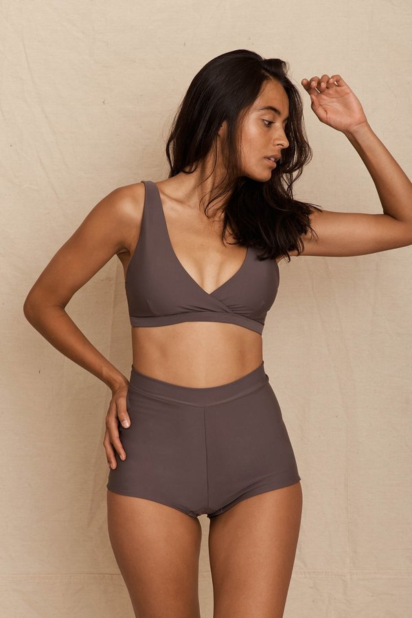 Hakea Sol Short - Dark Taupe Hakea Sol Short - Dark Taupe
