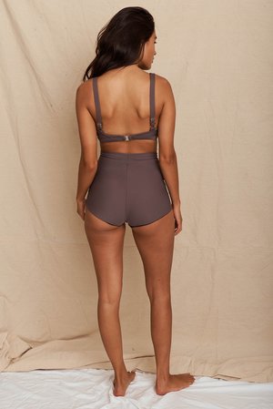 Hakea Sol Short - Dark Taupe Hakea Sol Short - Dark Taupe