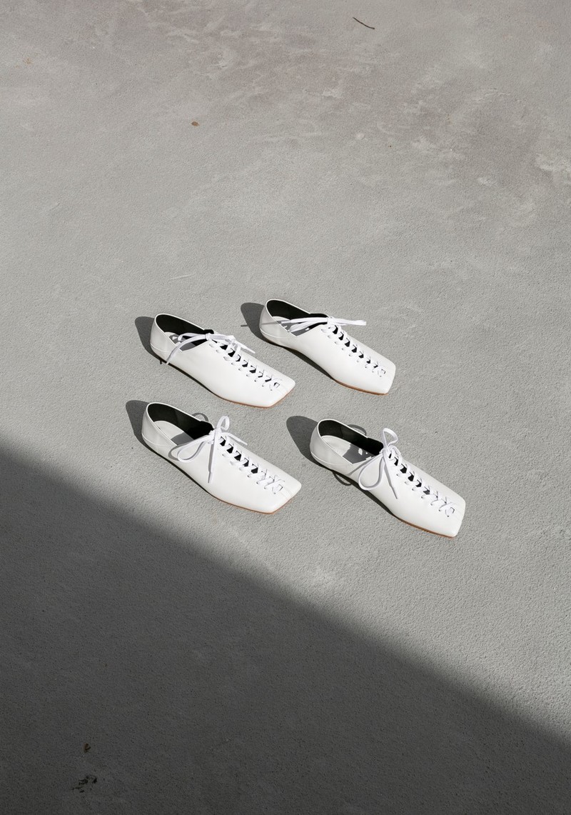 FLAT APARTMENT SQUARED TOE LACE UP FLATS - WHITE