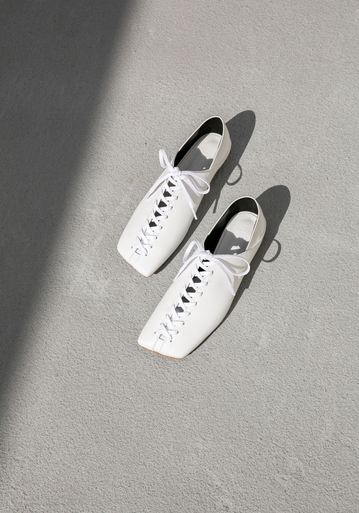 FLAT APARTMENT SQUARED TOE LACE UP FLATS - WHITE - Image 4 of 6