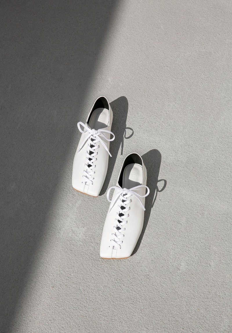 FLAT APARTMENT SQUARED TOE LACE UP FLATS - WHITE