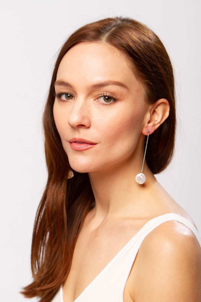 Alajas Linya pearl earrings - white 