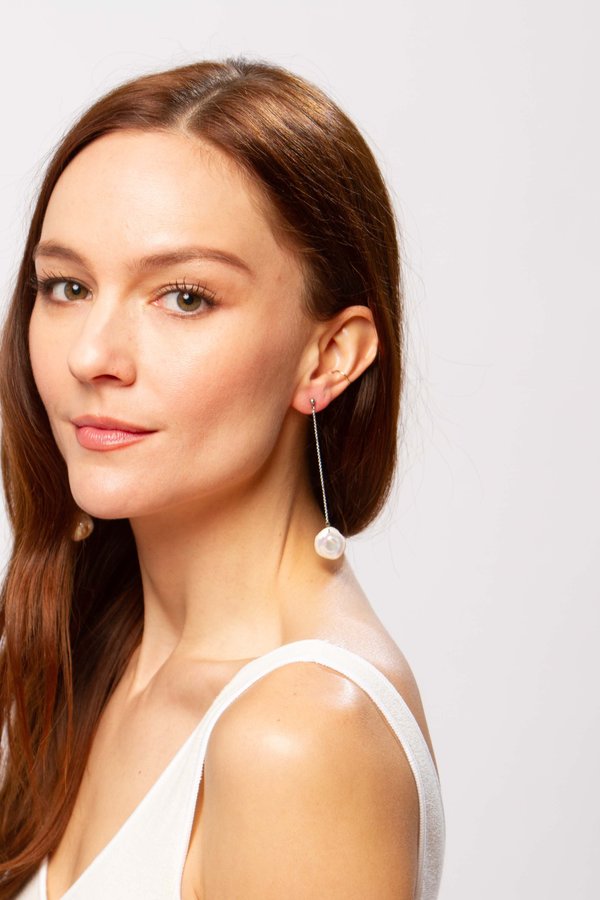 Alajas Linya pearl earrings - white 