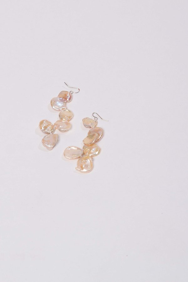 Alajas Ubas pearl earrings - peach Alajas Ubas pearl earrings - peach