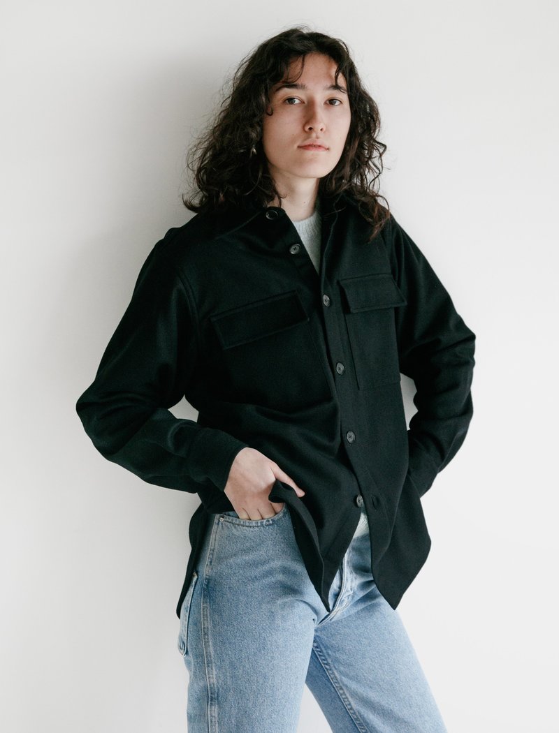 スーツ AURALEE super soft wool flannel Wool Flannel Shirt in Ink Black