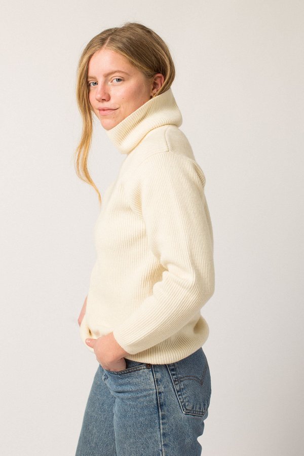 Vintage Ribbed Turtleneck Sweater 