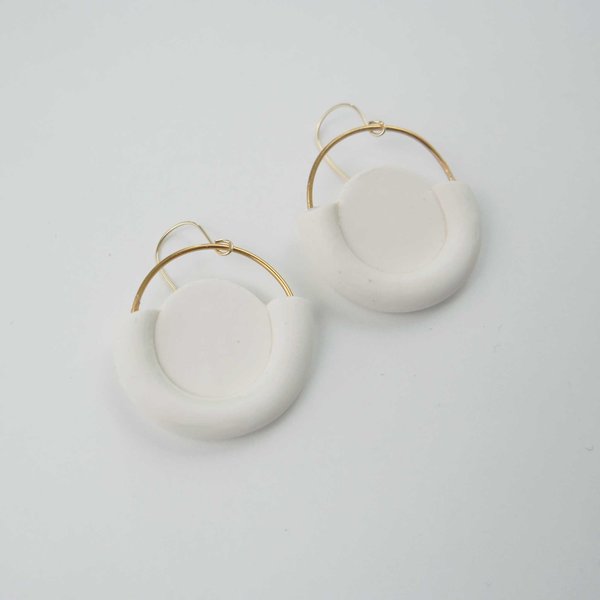 Soft Corner Cradle Earrings - Creme Soft Corner Cradle Earrings - Creme