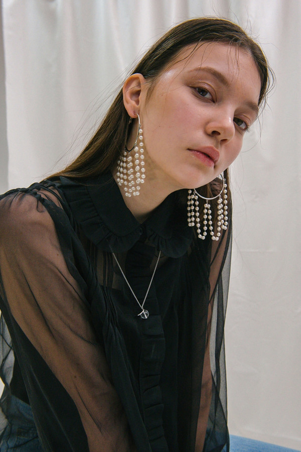 MIDNIGHT MOMENT Chandelier Pearl Earrings - Silver MIDNIGHT MOMENT Chandelier Pearl Earrings - Silver