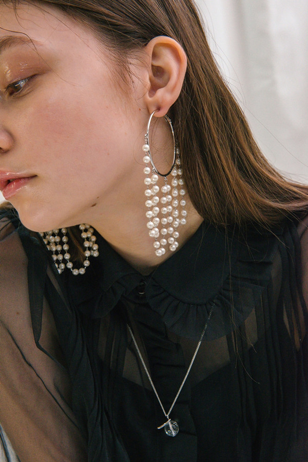 MIDNIGHT MOMENT Chandelier Pearl Earrings - Silver MIDNIGHT MOMENT Chandelier Pearl Earrings - Silver