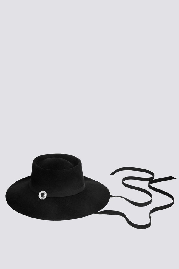 black gaucho hat