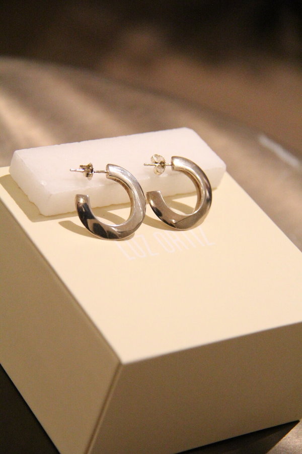 Luz Ortiz Daily Hoops - Silver Luz Ortiz Daily Hoops - Silver