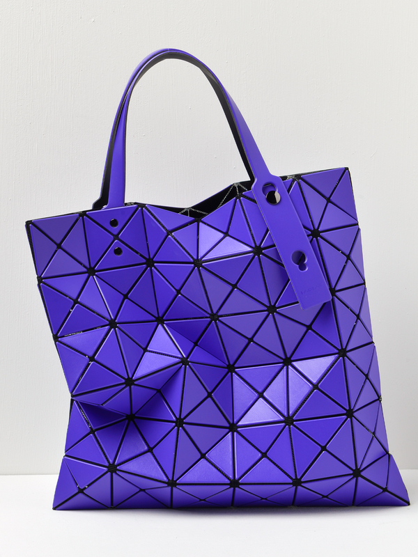 【未使用級】BAO BAO LUCENT MATTE トートバッグ ネイビー BAO BAO ISSEY MIYAKE LUCENT MATTE 2 - NAVY BLUE | Garmentory