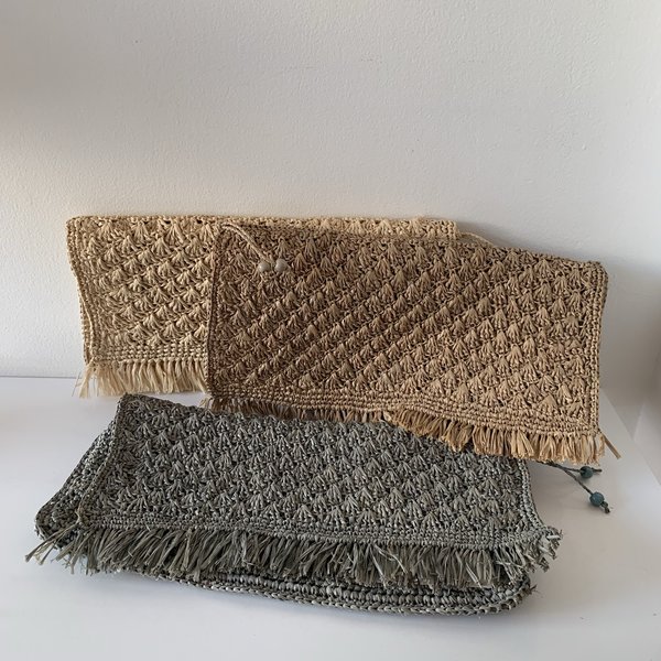 BEFORE MARCH Fringe clutch BEFORE MARCH Fringe clutch
