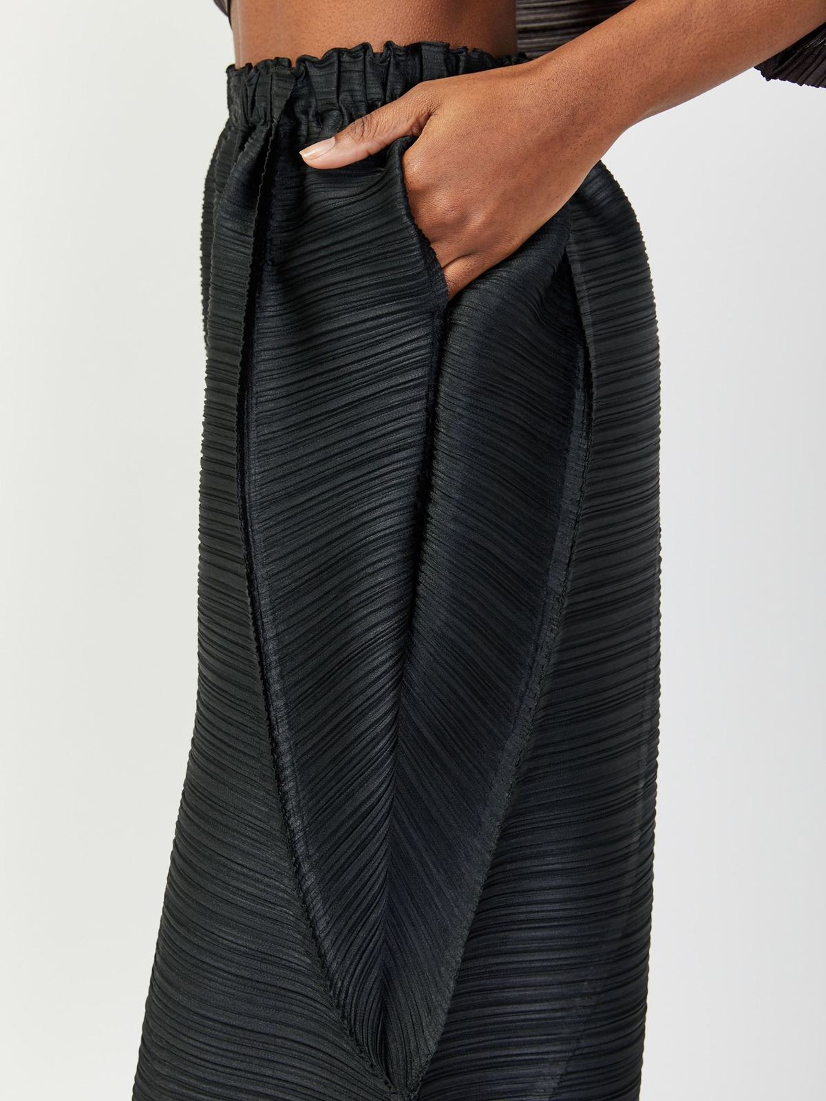 Issey Miyake Tucked Bounce Pant - Black | Garmentory