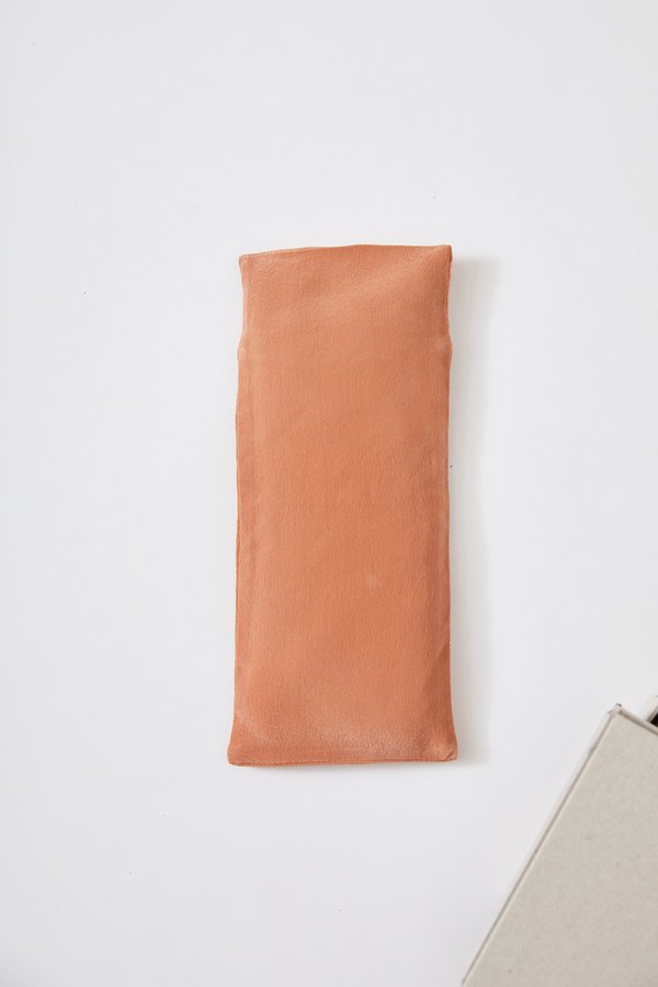 OUND HAND DYED SILK AROMATHERAPY EYEPILLOW - AVOCADO OUND HAND DYED SILK AROMATHERAPY EYEPILLOW - AVOCADO