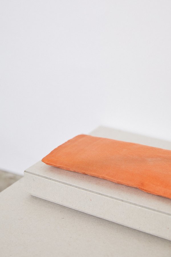 OUND HAND DYED SILK AROMATHERAPY EYEPILLOW OUND HAND DYED SILK AROMATHERAPY EYEPILLOW