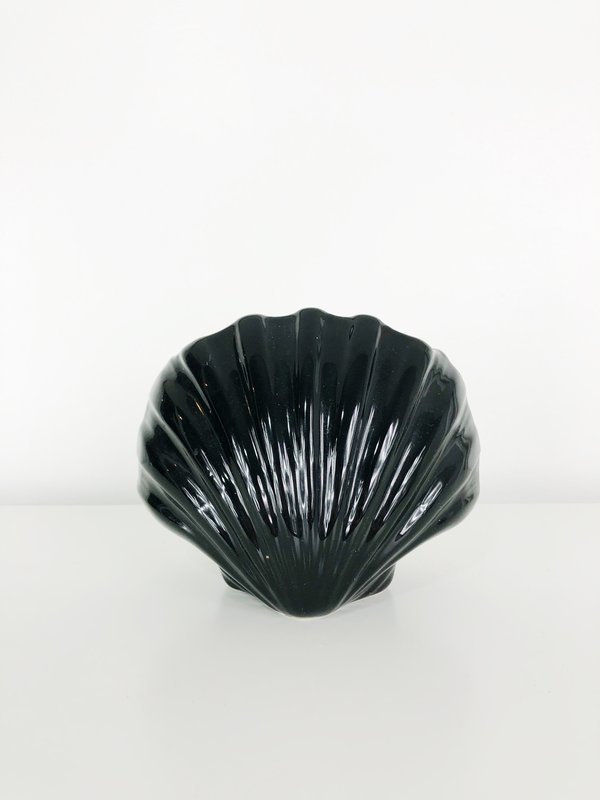 Vintage Ri-Ri-Ku Shell Vase - Black Vintage Ri-Ri-Ku Shell Vase - Black