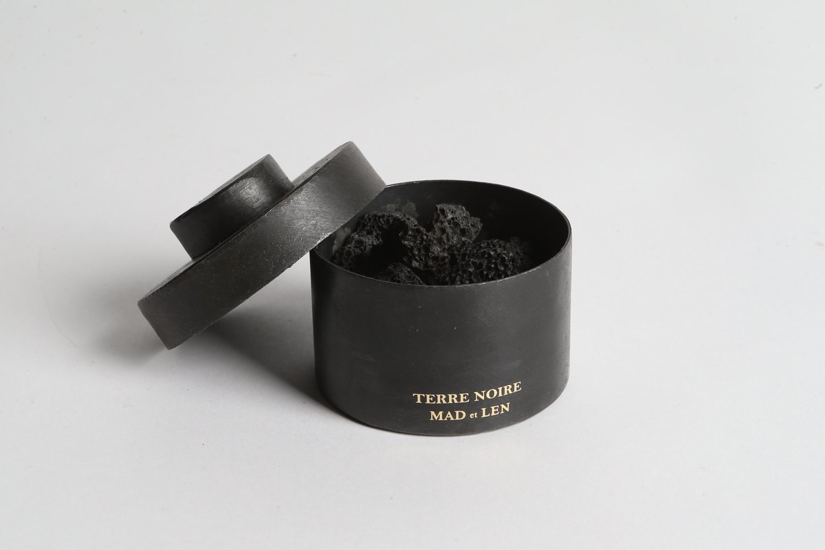 Mad et Len Flat Pot Pourri Totem Lava - Image 1 of 2