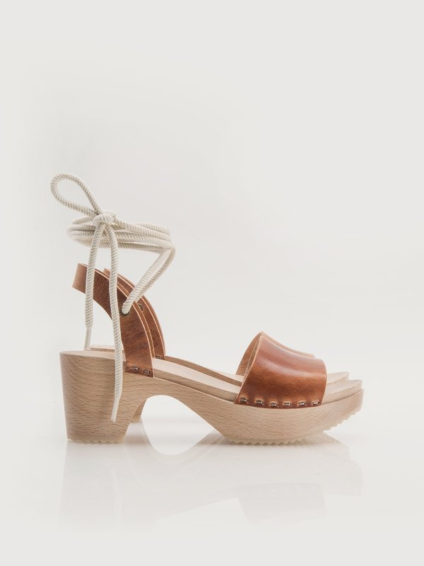 ZUZII FOOTWEAR Slingback Clogs - Whiskey ZUZII FOOTWEAR Slingback Clogs - Whiskey