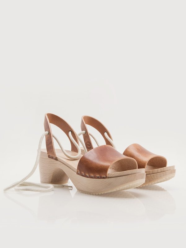 ZUZII FOOTWEAR Slingback Clogs - Whiskey ZUZII FOOTWEAR Slingback Clogs - Whiskey